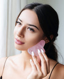 رولار الروز كوارتز مع الجواشا  -  rose quartz and gua sha set