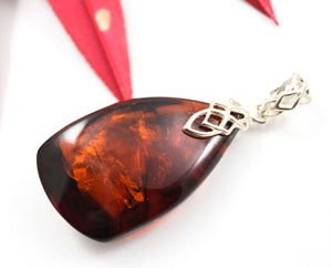 Amber Drop shape pendants - قلادة العنبر