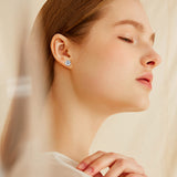 Six Claw Moissanite Earrings - Silver , 2 carats حلق الماس الموزنايت