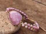RHODONITE LEATHER BRACELET - اسوارة حجر الروزنايت | يزيد الهدوء، يقلل من المقارنة، يزيد الثقة، التغلب علي العجز