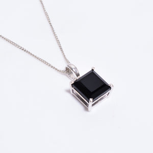 Black Onyx Pendant- قلادة حجر الأونكس الأسود