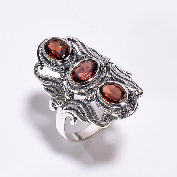 Garnet Cut Gemstone Ring -خاتم حجر الجارنيت