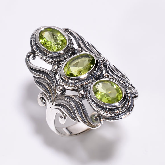 Cut Peridot Gemstone Ring - خاتم حجر الزبرجد