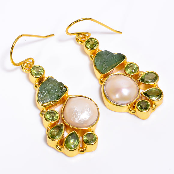 Baroque Pearl Gemstone Earrings - حلق الزبرجد واللؤلؤ