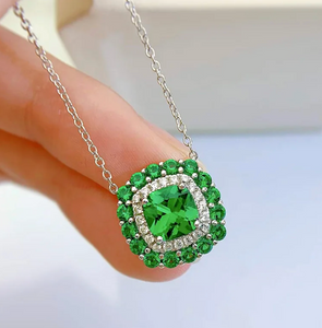 Emerald  Gemstone Neckless -  الزمرد الاخضر