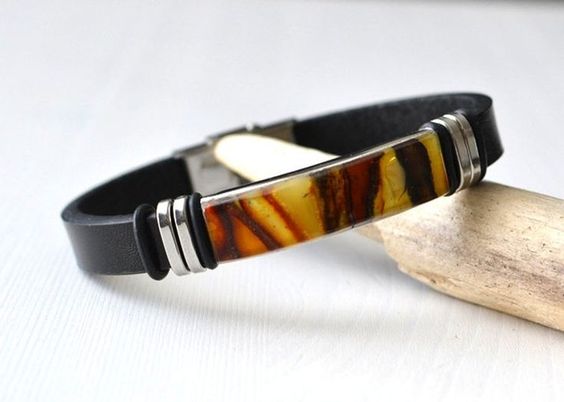 Leather and amber mens bracelet - اسوارة عنبر للرجال