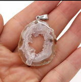 قلادة حجر عقيق بوتسوانا لون ابيض - Botswana Agate pendant